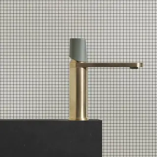 ANTONIO LUPI INDIGO Смеситель для раковины на 1 отверстие, излив 165 мм., ручка матовая Lambretta, цвет: сатинированная натуральная латунь