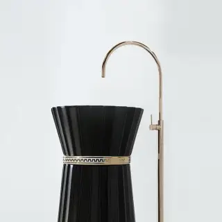 Oasis Plisse Раковина напольная &Oslash;44х95см, без отв., без перелива, в комплекте с донным клапаном, цвет: черный/золото с декором