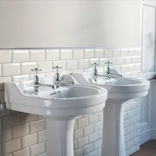 Burlington Classic Раковина подвесная 56х47 см с переливом, 3 отв. под смеситель, цвет: белый глянец B6 3TH