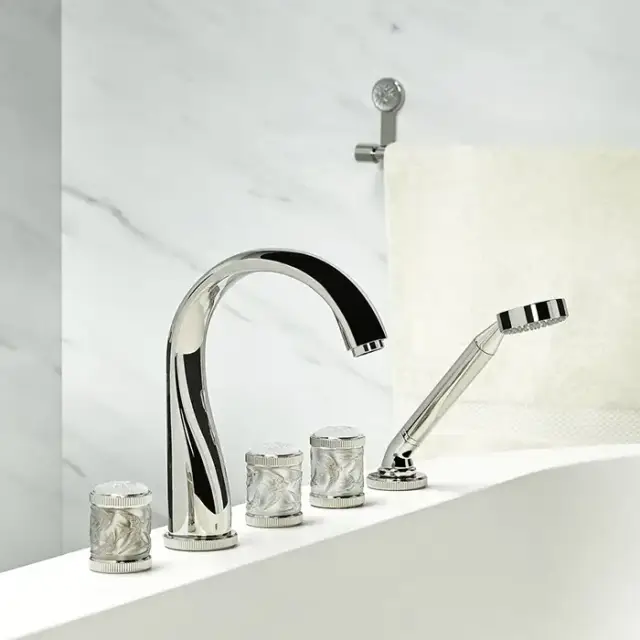 THG Hirondelles Platinum Stamped Смеситель на борт ванны, 5 отв., с ручным душем, цвет: Polished nickel