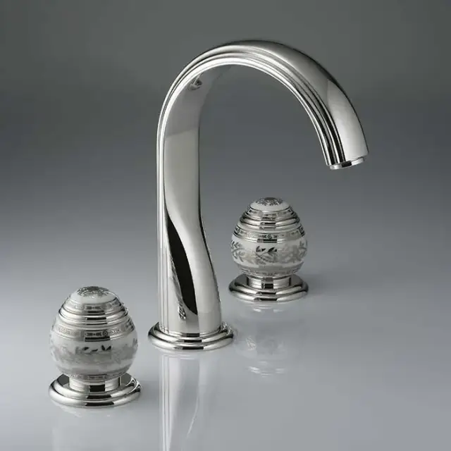 THG Marquise porcelaine blanche Смеситель для раковины, 3 отв., цвет: хром/платина/белый фарфор