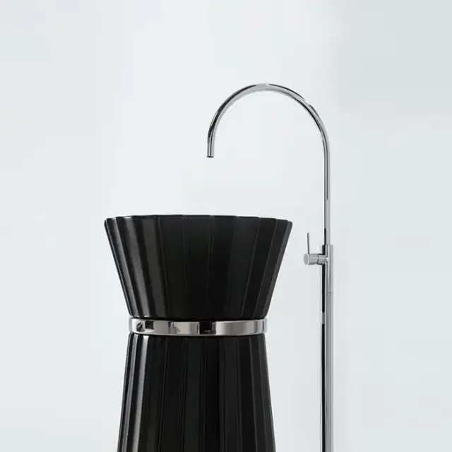 Oasis Plisse Раковина напольная &Oslash;44х95см, без отв., без перелива, в комплекте с донным клапаном, цвет: черный/хром